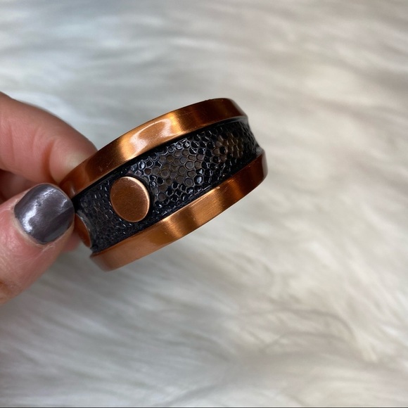 Vintage Copper Bell Marked Black & Copper Modern Textured Bangle Bracelet - Picture 8 of 9